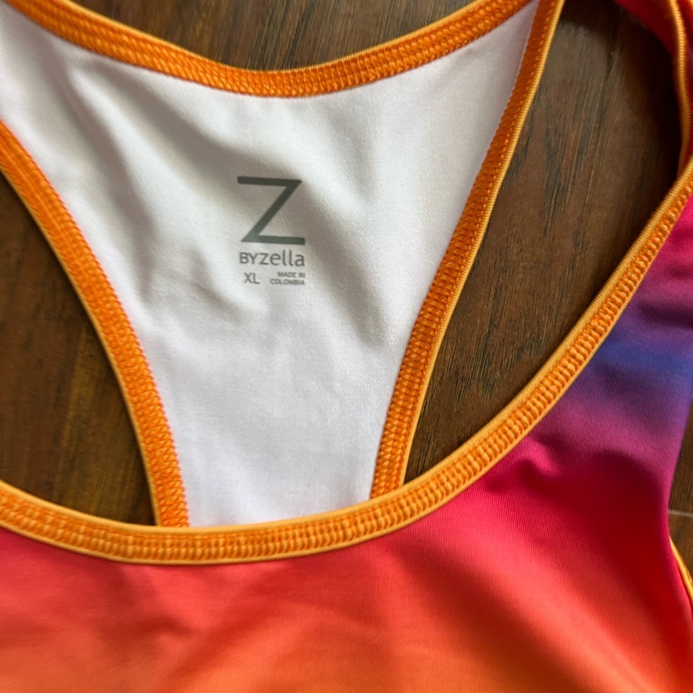 Lot of Three 💪🏾 Multicolored Razorback Exercise Tanks Women’s Size 1X XXL - Picture 8 of 9